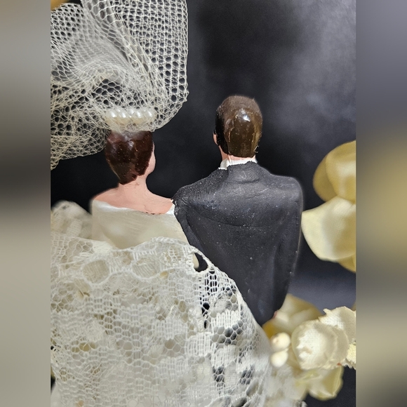 Elegant‎ Cream Wedding Cake Topper - Picture 9 of 11